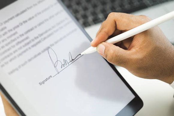 Signing a document using an electronic signature 